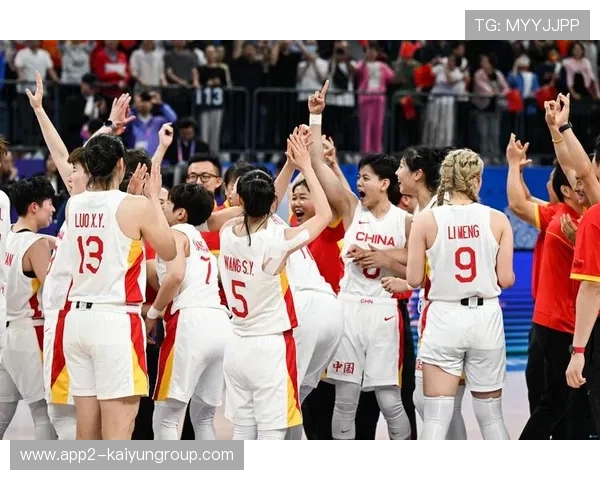 女篮赛场绽放无畏光芒，女篮赛场绽放无畏光芒视频